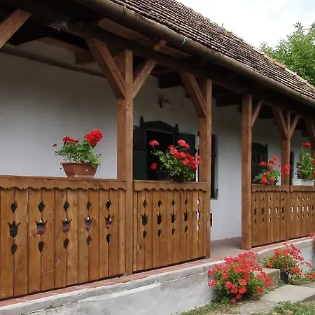Nevenincs Vendeghaz Villa Bator Exterior photo